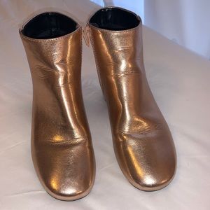 Vestique Gold Heeled Boots